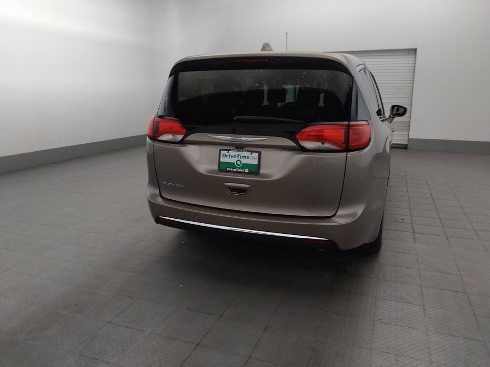 Used 2018 Chrysler Pacifica Touring Plus FWD image 7