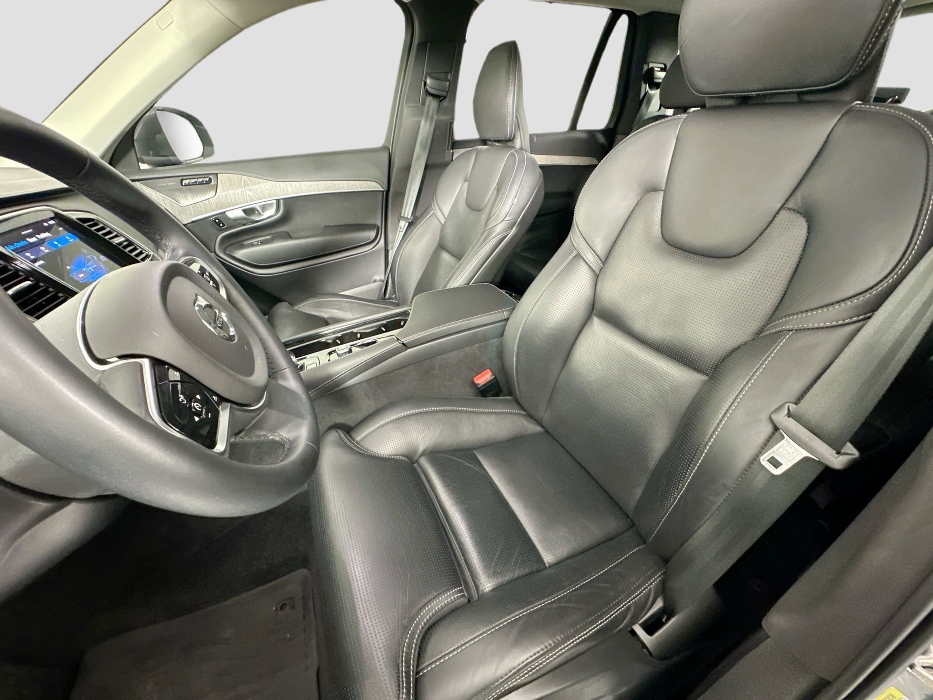 Certified 2023 Volvo XC90 B6 Ultimate w/ Protection Package Premier image 22