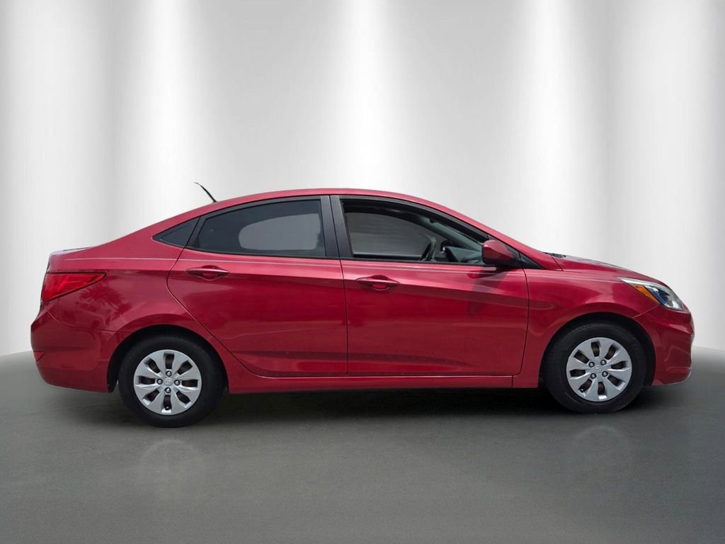 Used 2016 Hyundai Accent SE FWD image 2