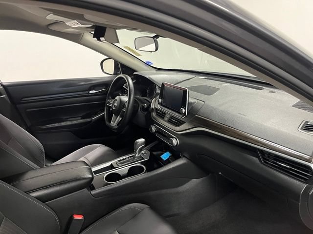 Used 2024 Nissan Altima 2.5 SV FWD image 11