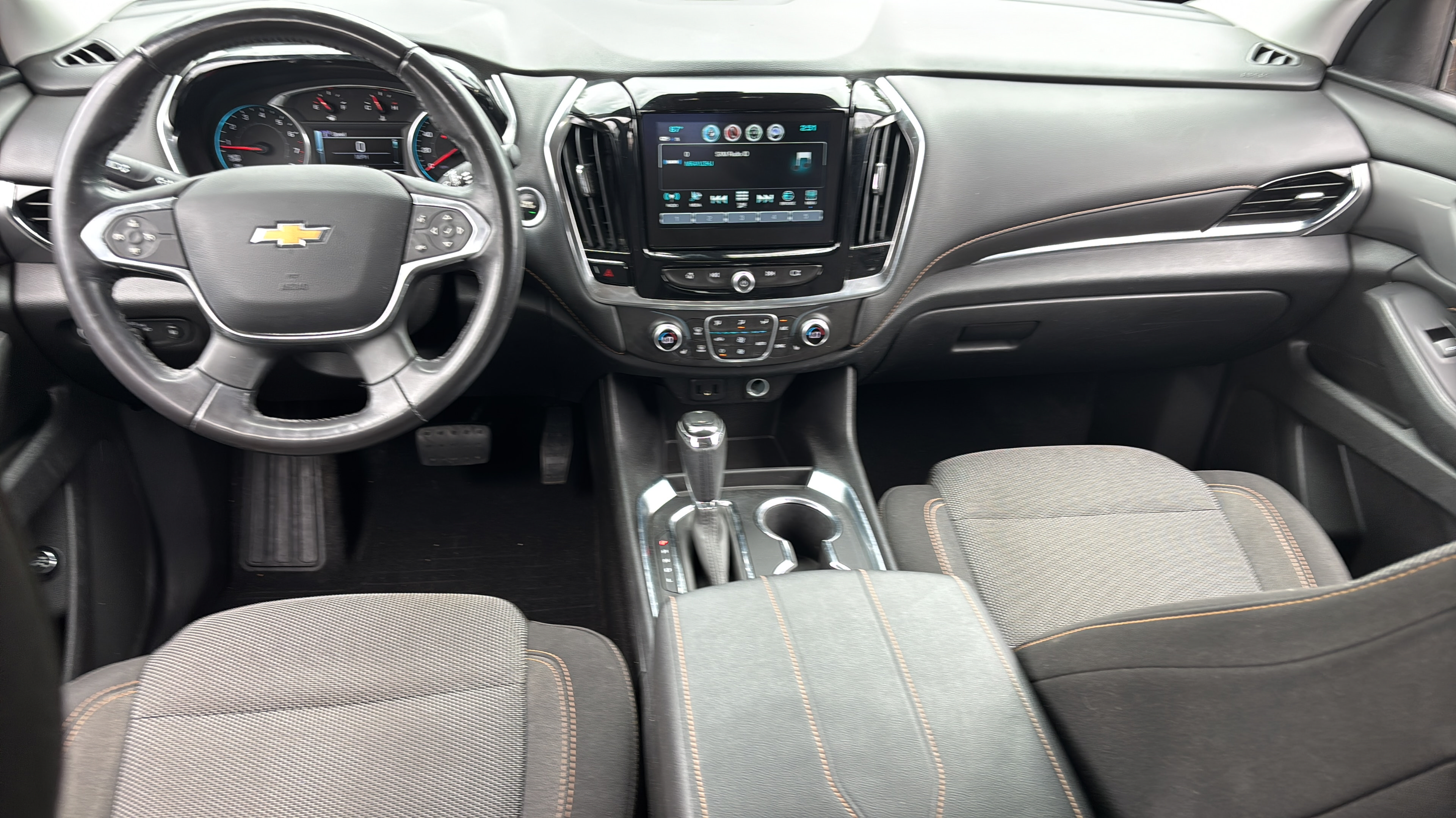 Used 2018 Chevrolet Traverse LT FWD image 12