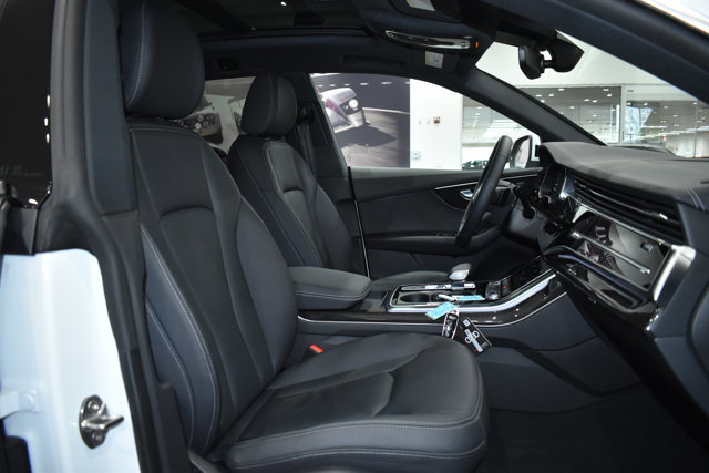 Used 2025 Audi Q8 Premium image 30