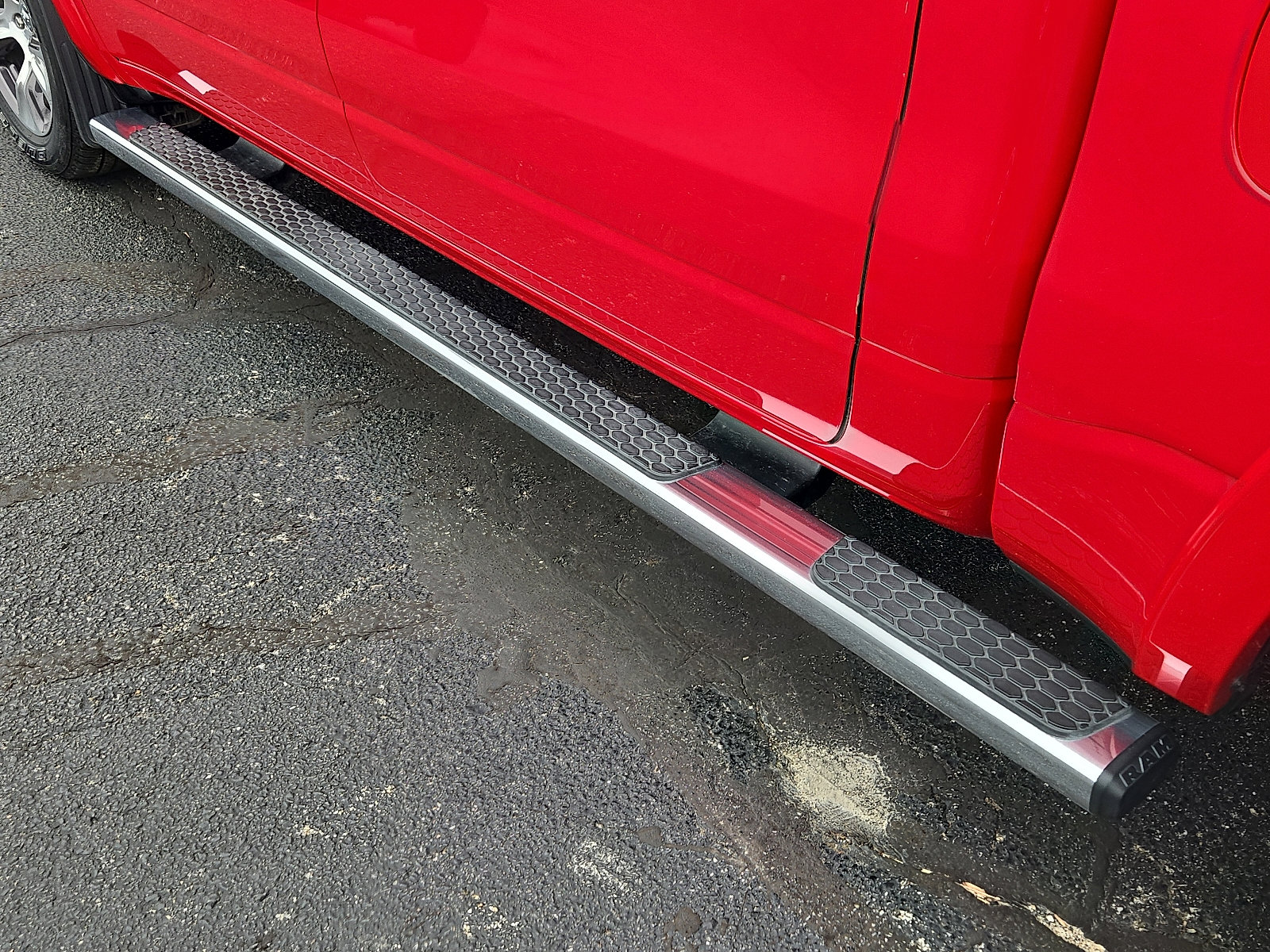 Used 2019 RAM 1500 Laramie image 9