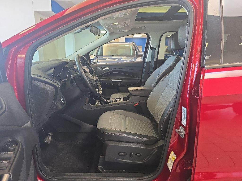 Used 2017 Ford Escape SE w/ Equipment Group 201A AWD/4WD image 13