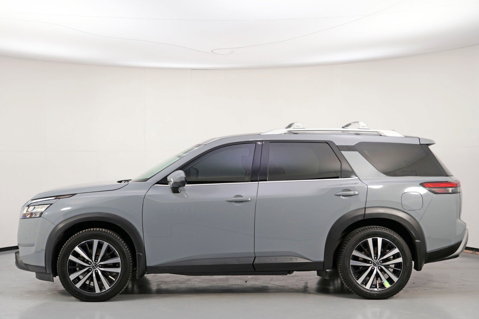 Used 2023 Nissan Pathfinder Platinum image 50