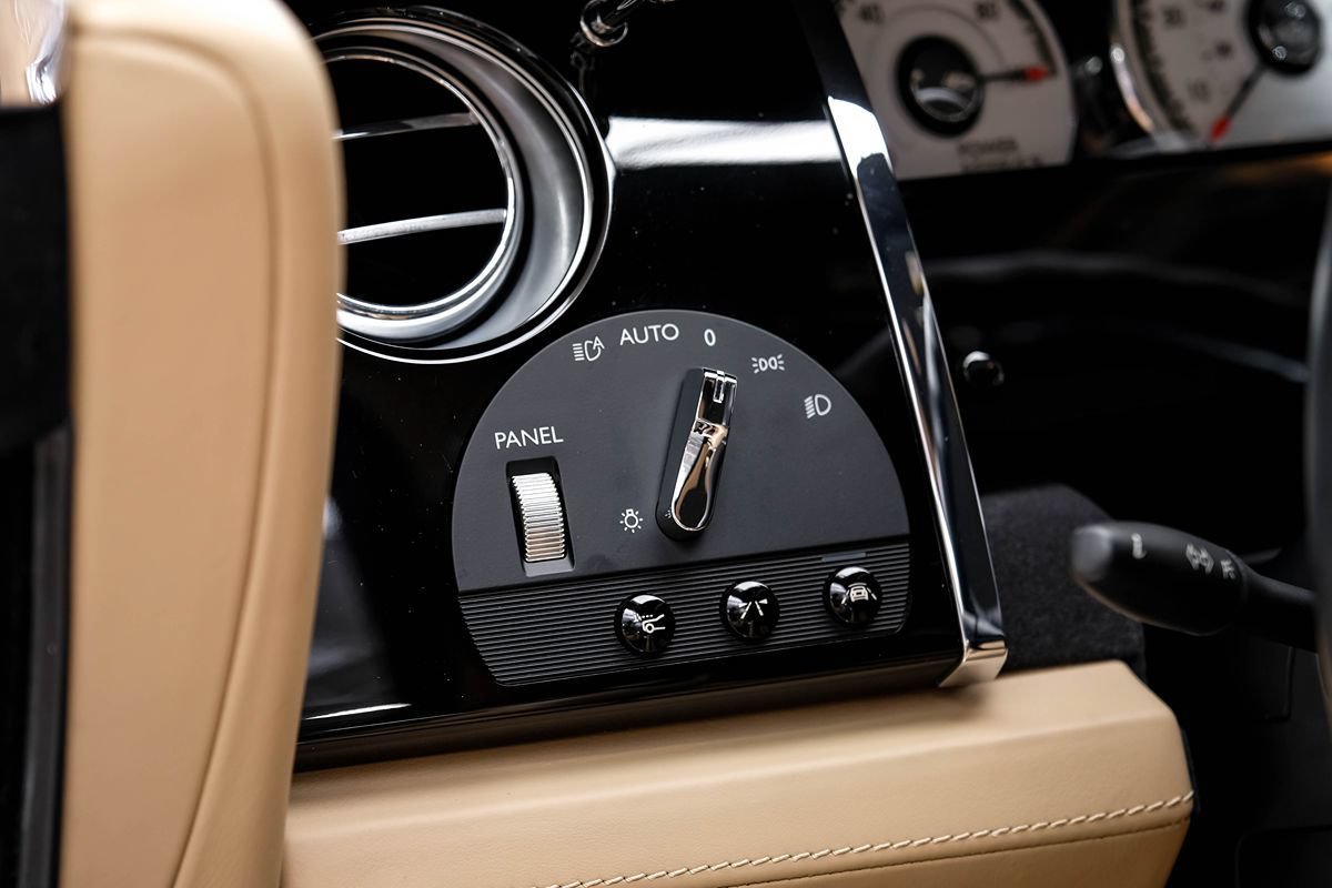 Used 2016 Rolls-Royce Wraith RWD image 29