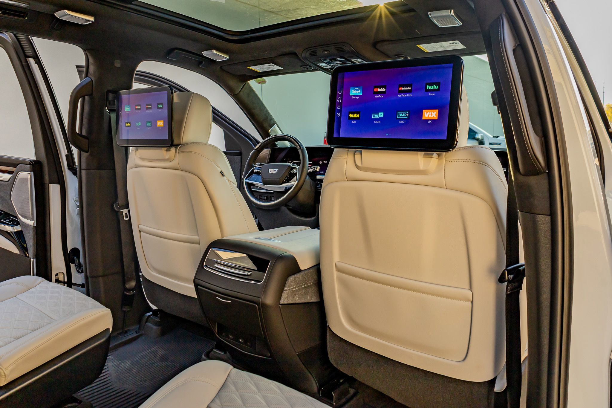 Used 2026 Cadillac Escalade Platinum Sport w/ LPO, ONYX Package image 32