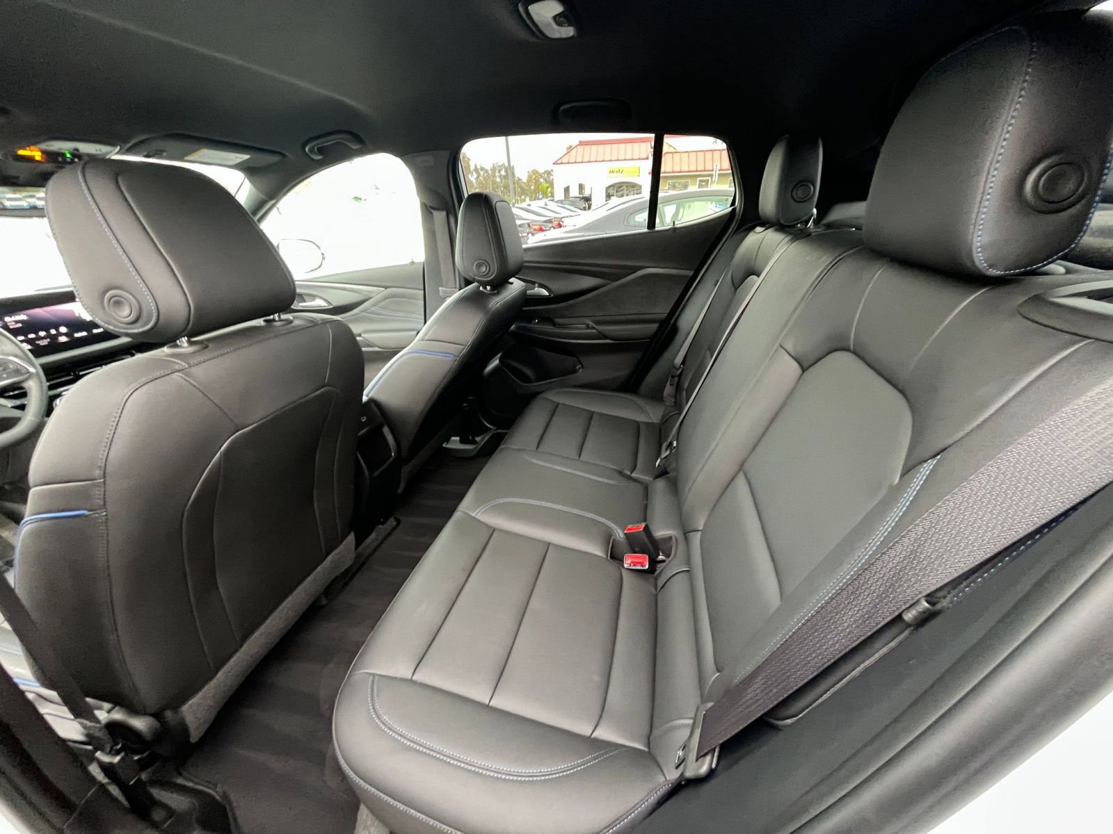 Used 2025 Buick Envista Sport Touring image 23