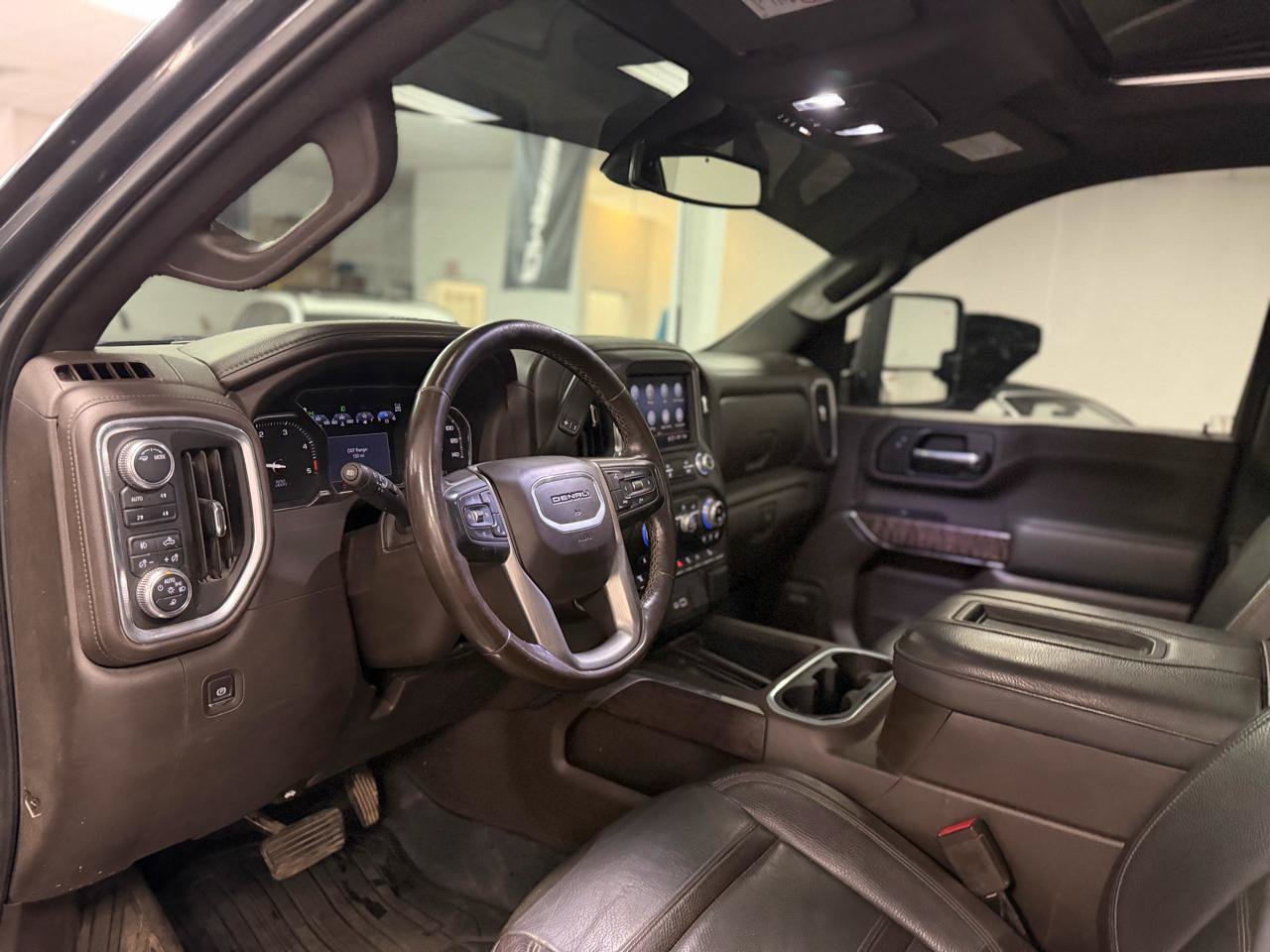 Used 2022 GMC Sierra 3500 Denali w/ Denali Ultimate Package AWD/4WD image 19