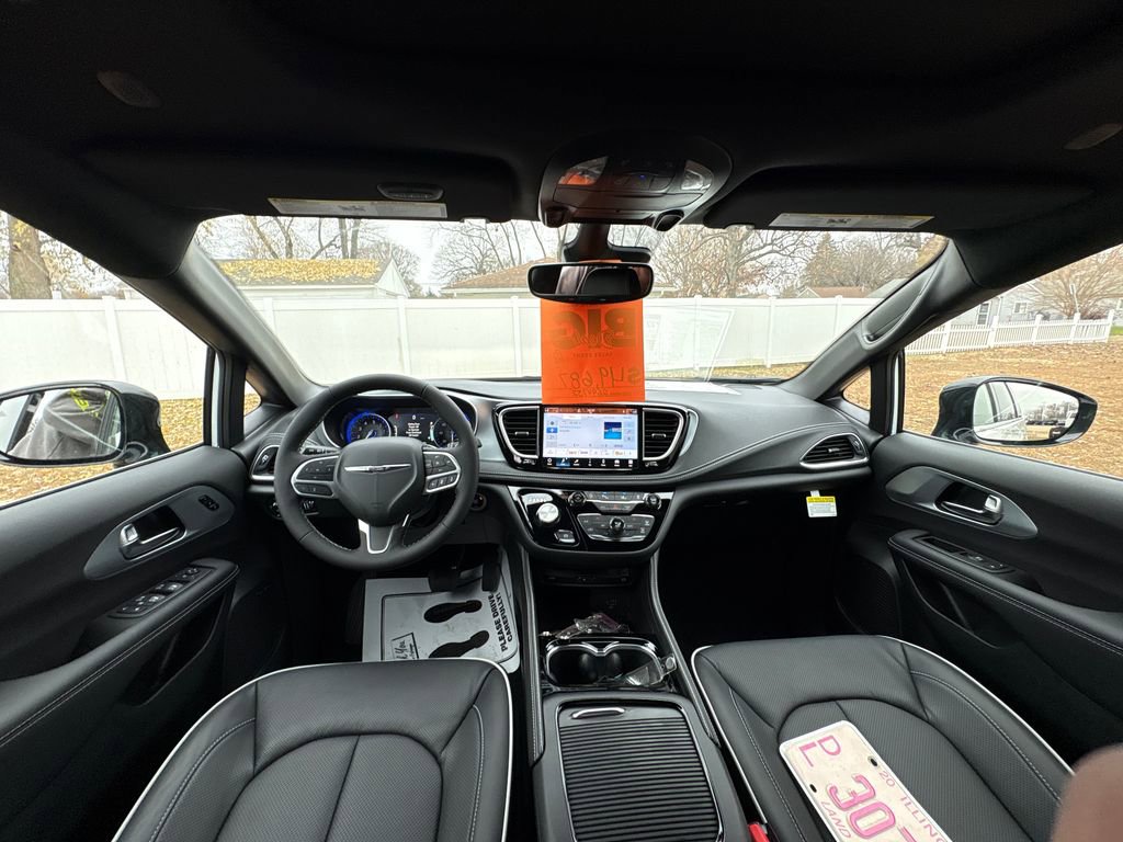 New 2026 Chrysler Pacifica Limited w/ Uconnect Theater Family Group image 12