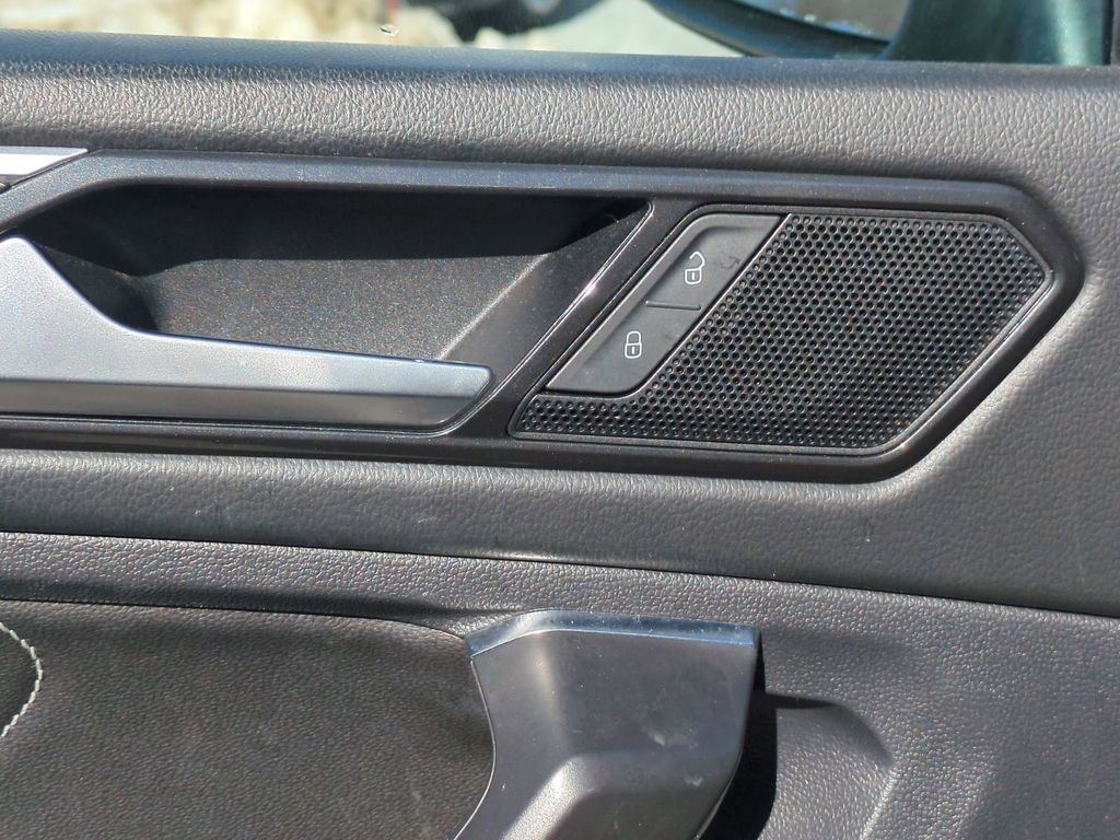 Used 2023 Volkswagen Tiguan SE R-Line image 12