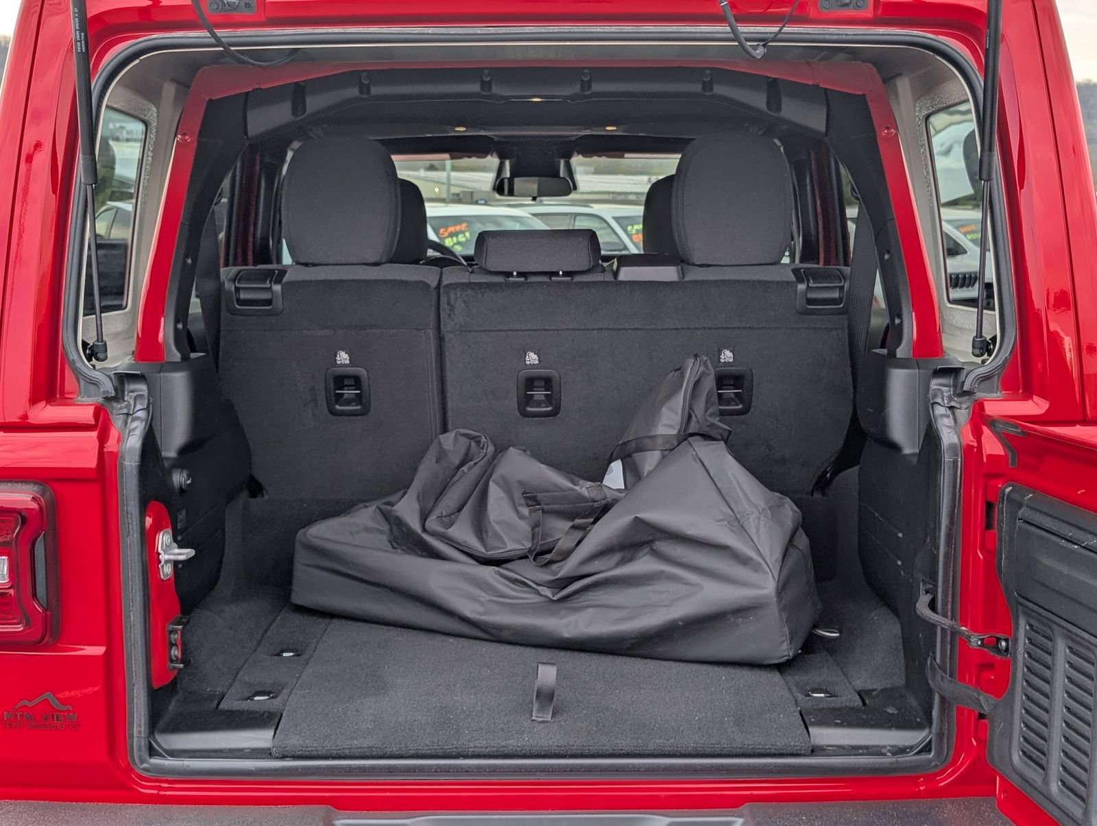 Used 2025 Jeep Wrangler Unlimited Sahara w/ Safety Group image 27