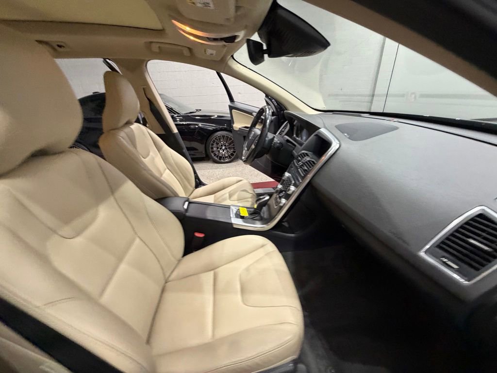 Used 2016 Volvo XC60 T6 Platinum w/ Climate Package AWD/4WD image 35