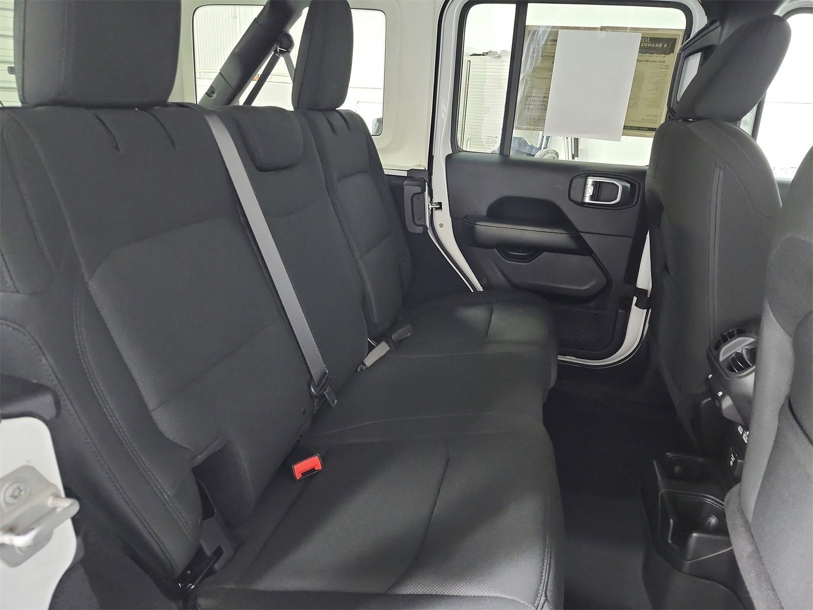 Used 2018 Jeep Wrangler Unlimited Sahara image 41