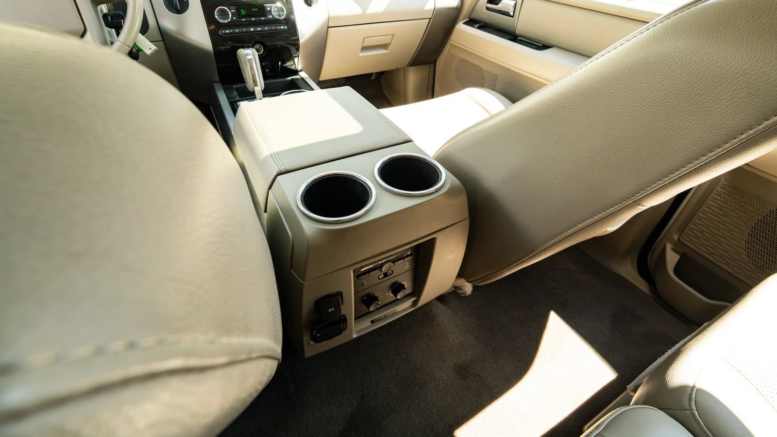 Used 2014 Ford Expedition Limited w/ Equipment Group 301A AWD/4WD image 32