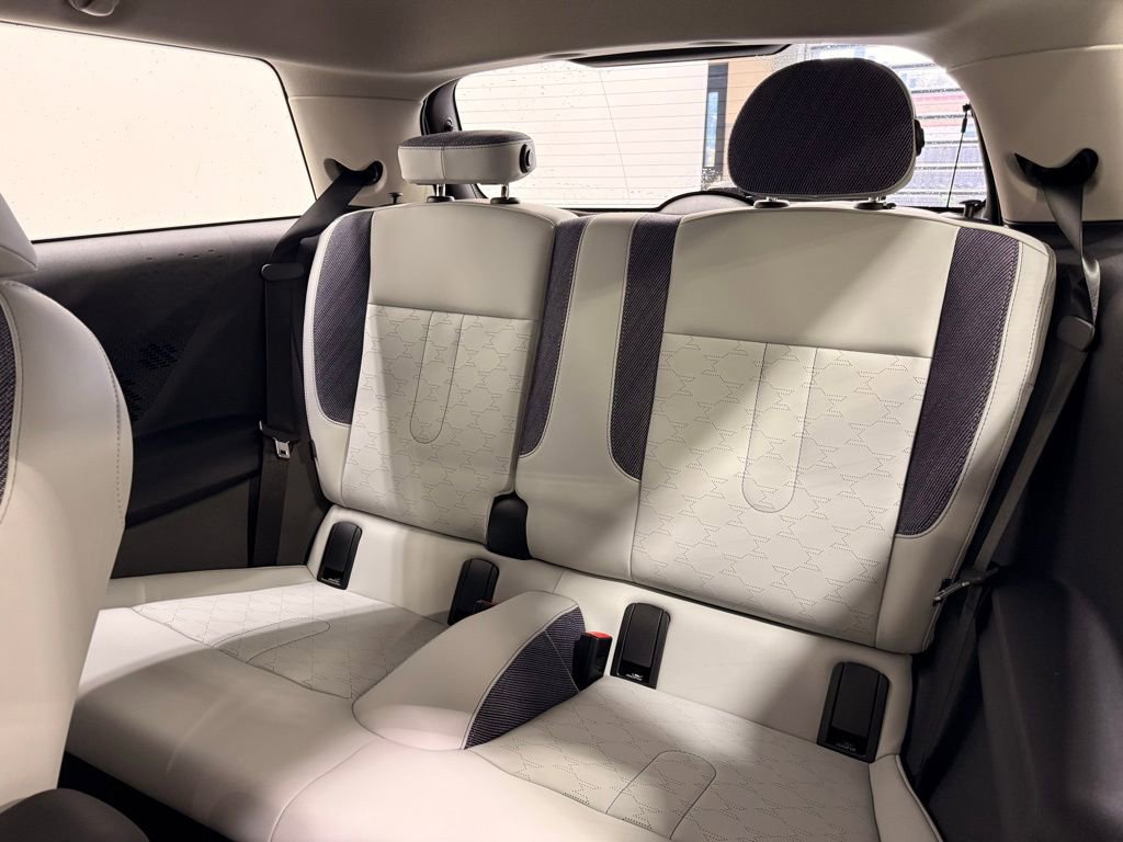 Used 2025 MINI Cooper 2-Door Hardtop image 19