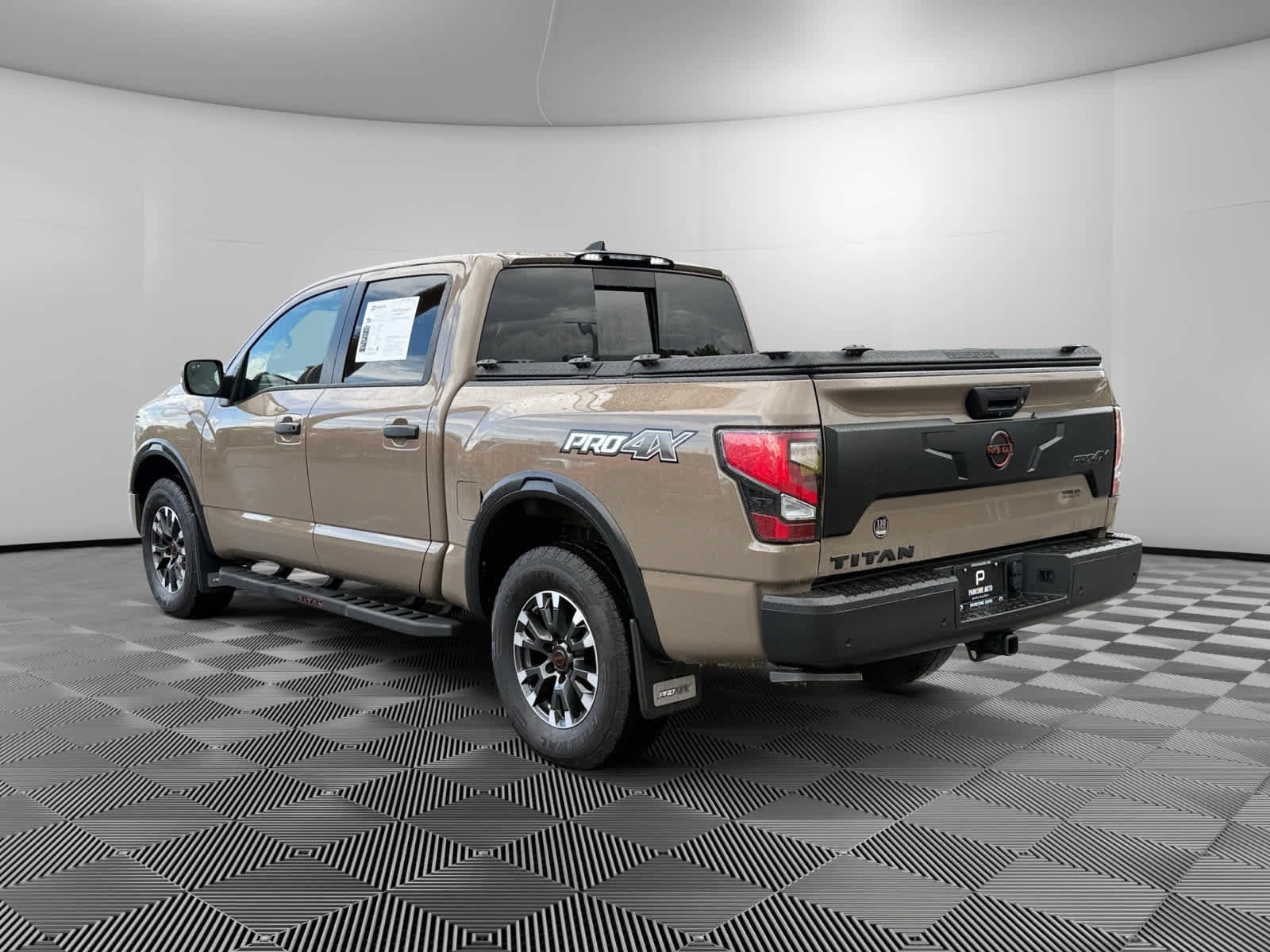 Used 2024 Nissan Titan PRO-4X w/ Pro-4x Convenience Package AWD/4WD image 3