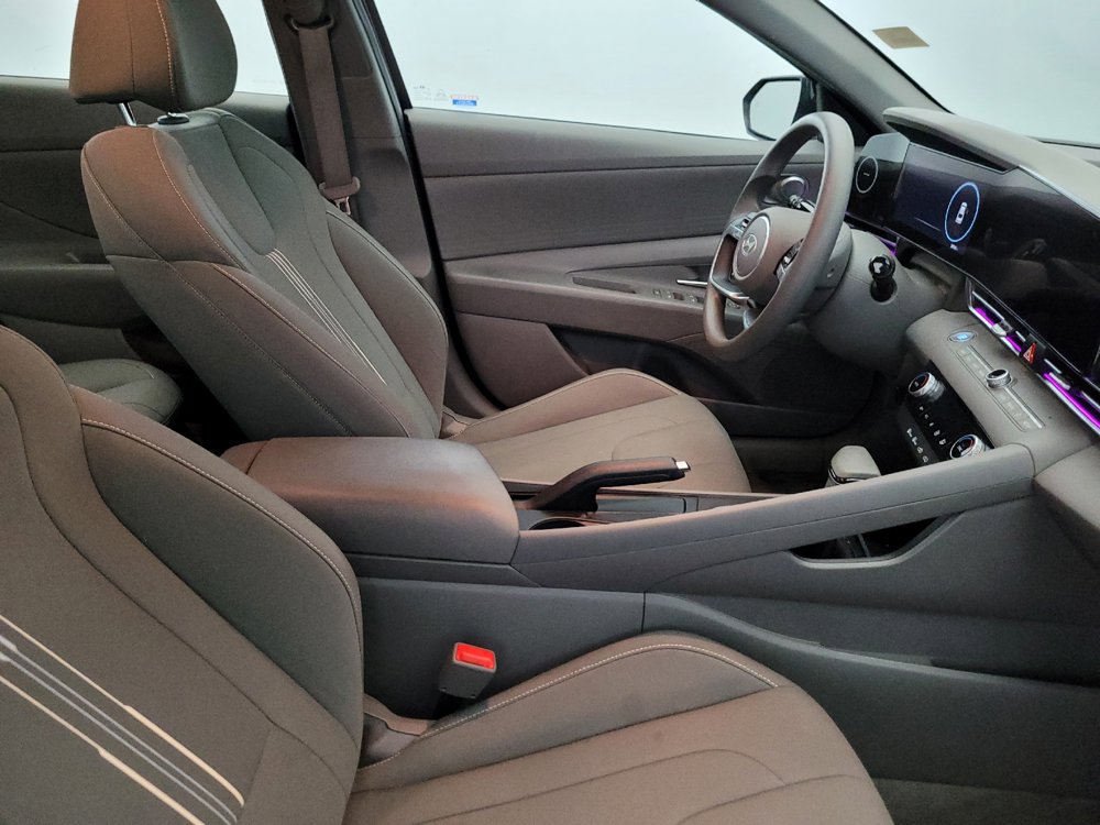 Used 2024 Hyundai Elantra SEL FWD image 21
