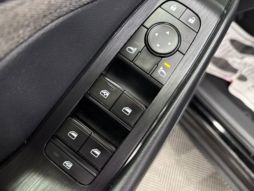 Used 2023 Nissan Rogue S image 17