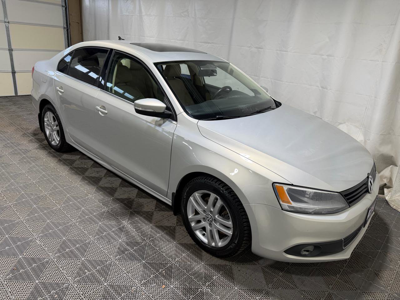 Used 2012 Volkswagen Jetta TDI FWD image 10