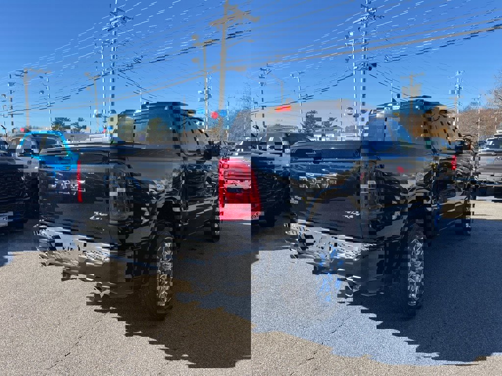 New 2026 RAM 1500 4x4 Crew Cab image 7