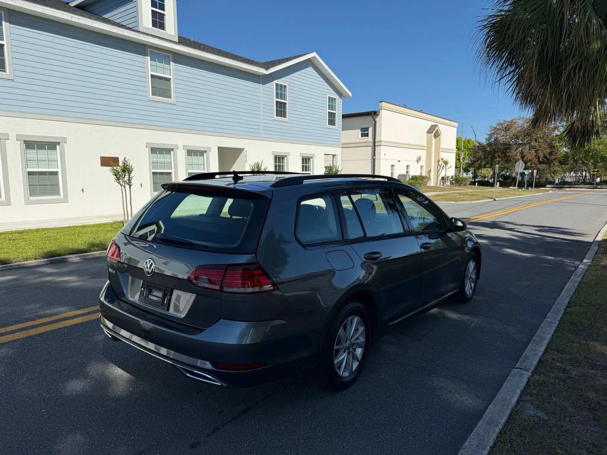 Used 2019 Volkswagen Golf S image 6