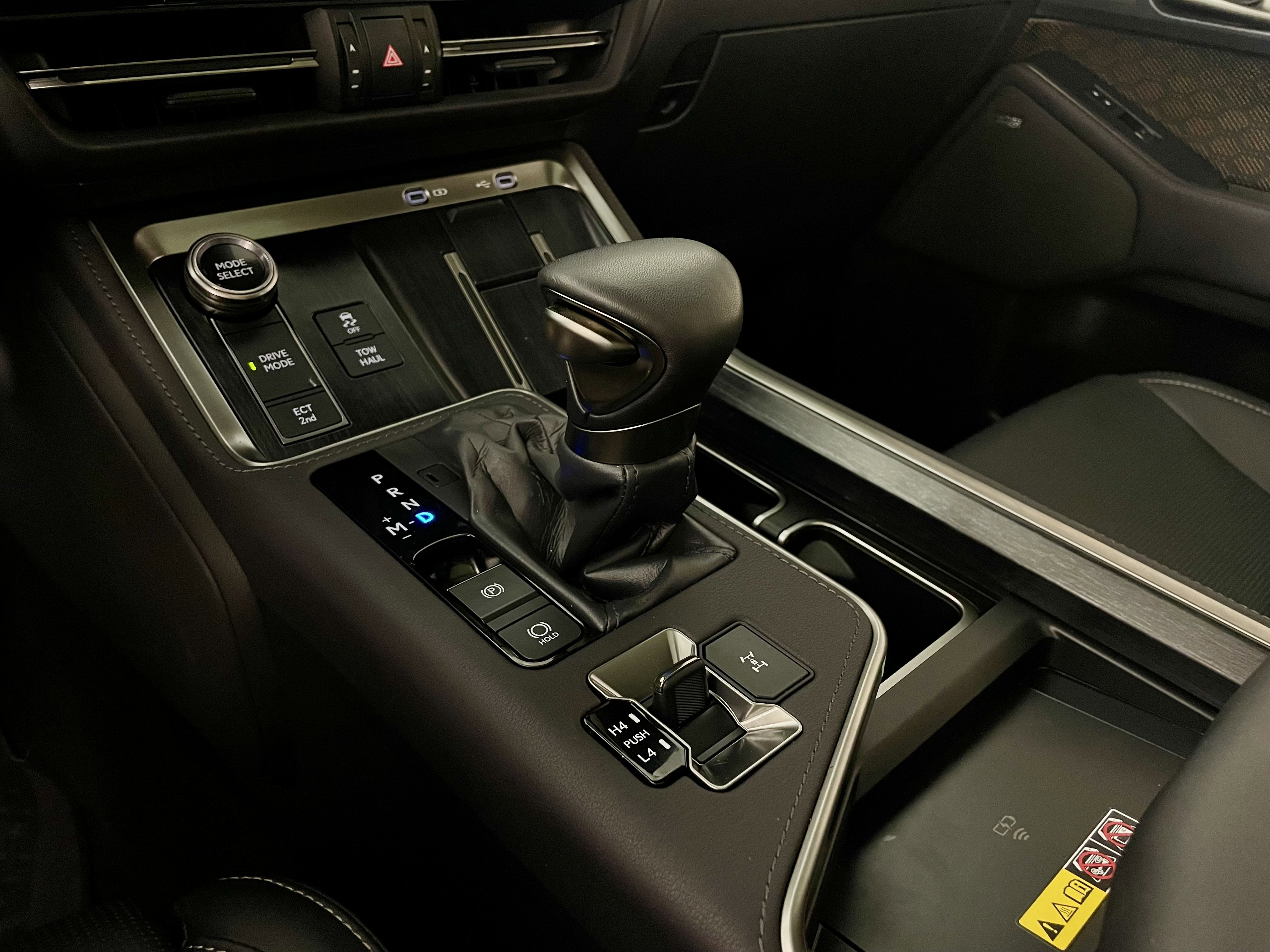 Used 2024 Lexus GX 550 w/ Accessory Package (Z1) image 22