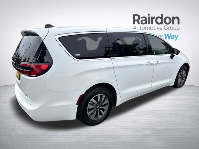 Used 2024 Chrysler Pacifica Limited FWD image 7