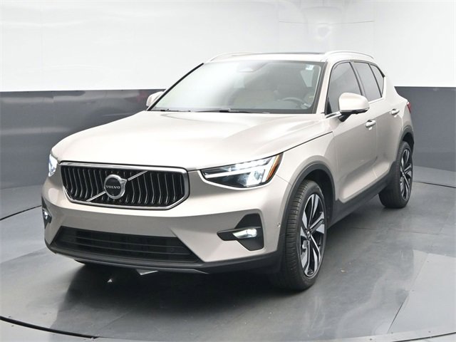 Used 2024 Volvo XC40 B5 Plus w/ Protection Package Premier image 3
