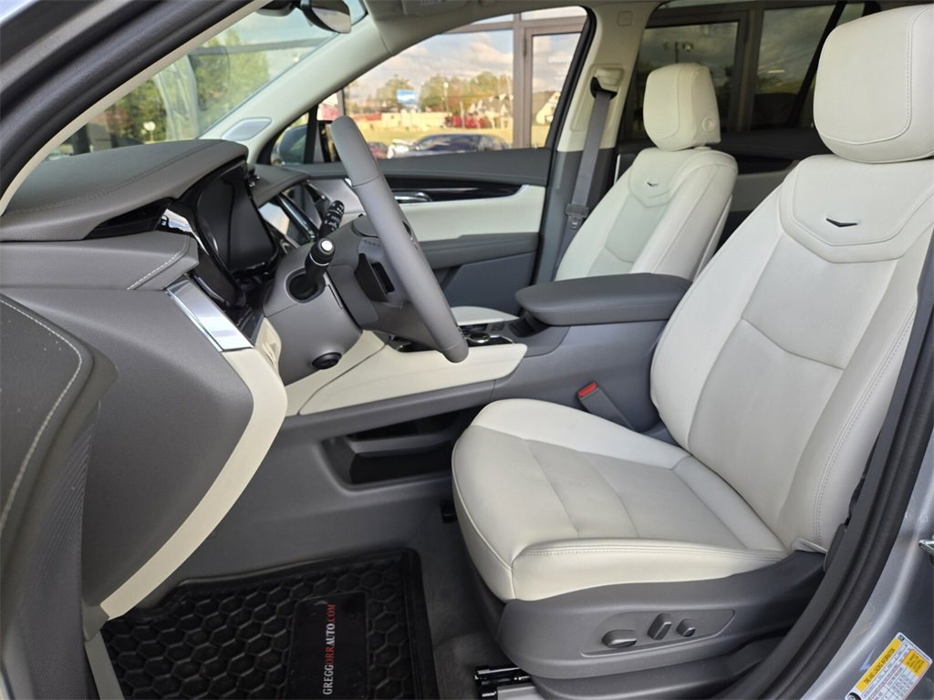 Used 2025 Cadillac XT6 Premium Luxury image 11