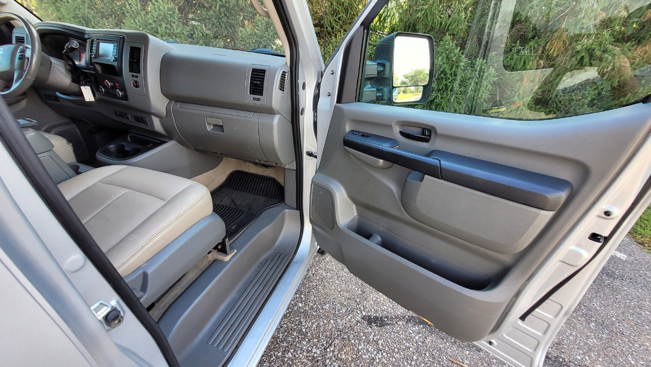 Used 2019 Nissan NV 3500 SL image 13