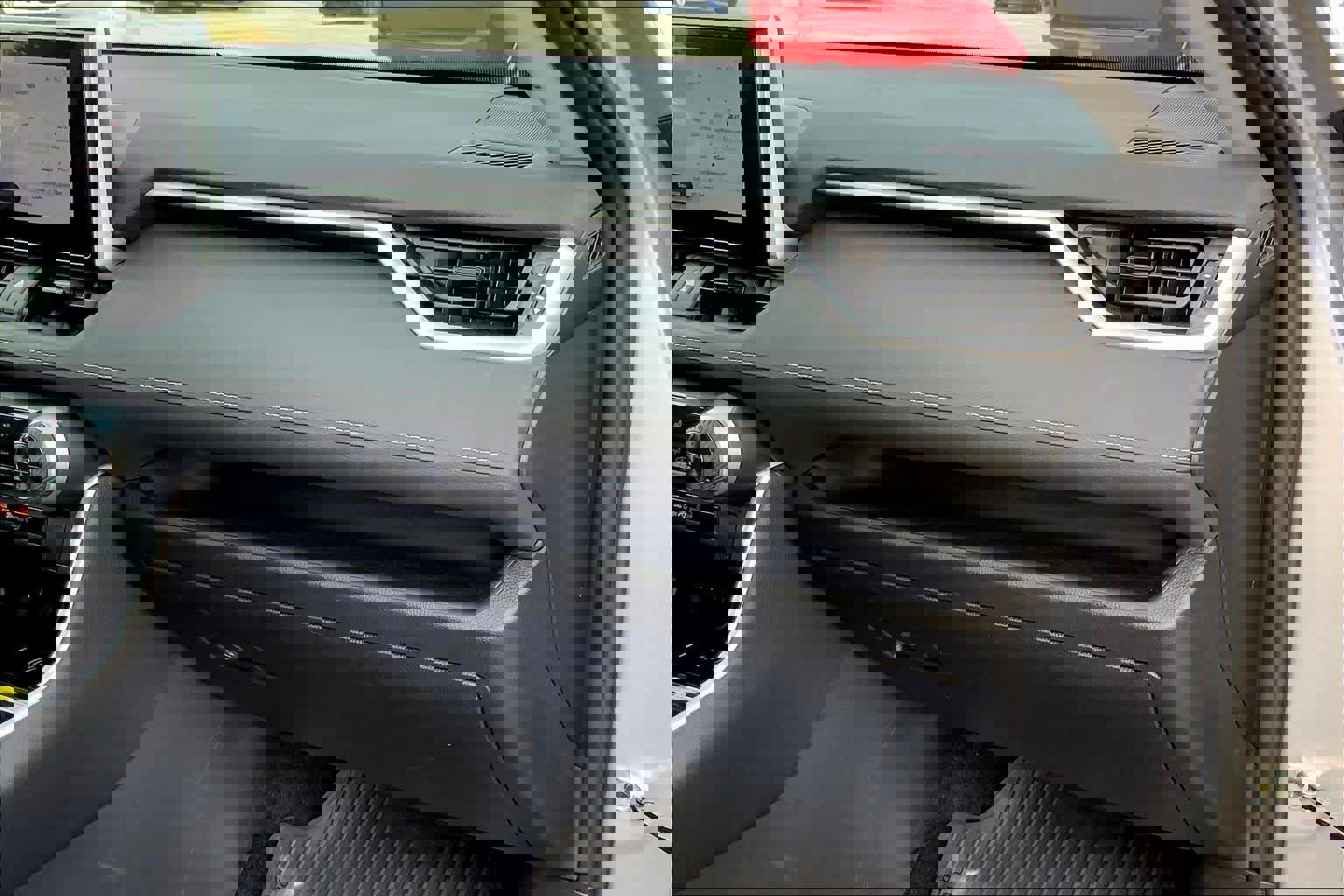 Used 2024 Toyota RAV4 XLE w/ Convenience Package image 18