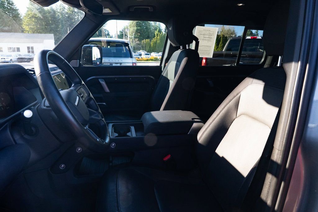 Used 2023 Land Rover Defender 130 X-Dynamic SE image 17