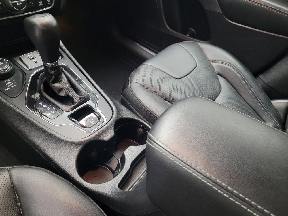 Used 2019 Jeep Cherokee Limited image 26