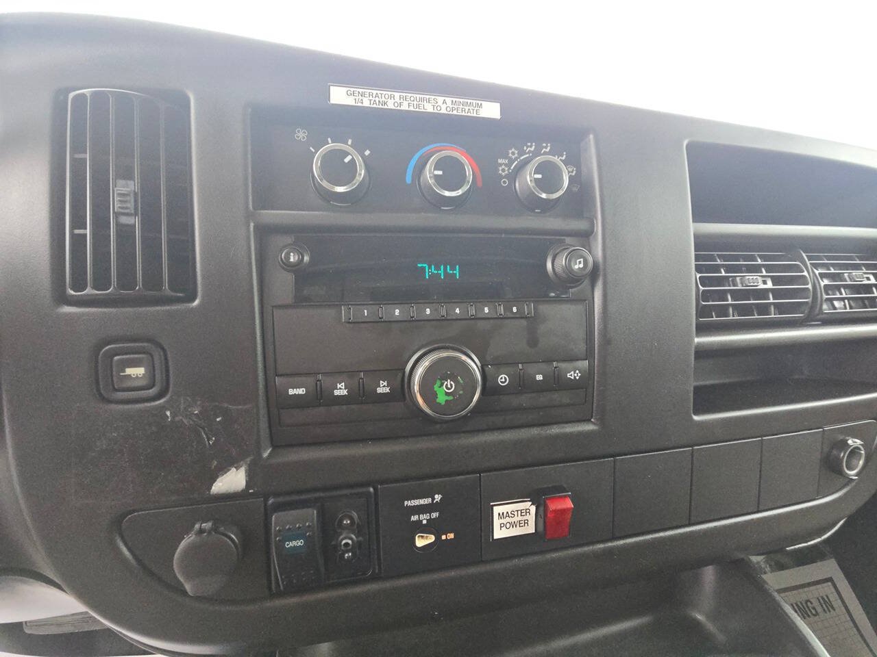 Used 2009 Chevrolet Express 3500 RWD image 47
