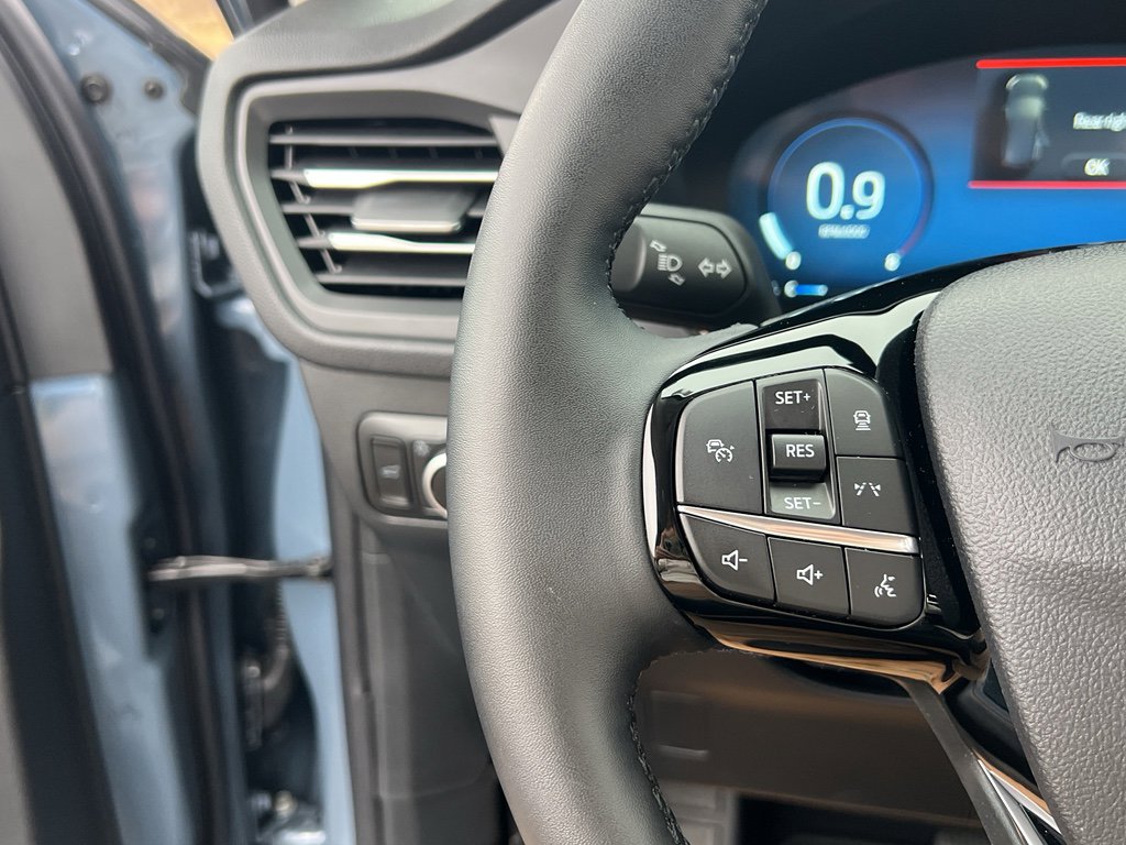 Used 2025 Ford Escape Platinum image 31