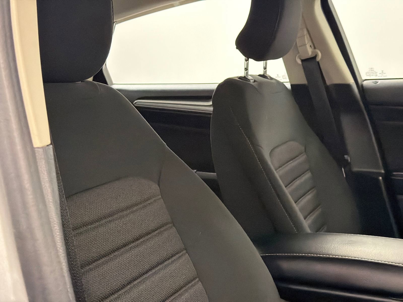 Used 2018 Ford Fusion SE w/ Fusion SE Technology Package FWD image 9