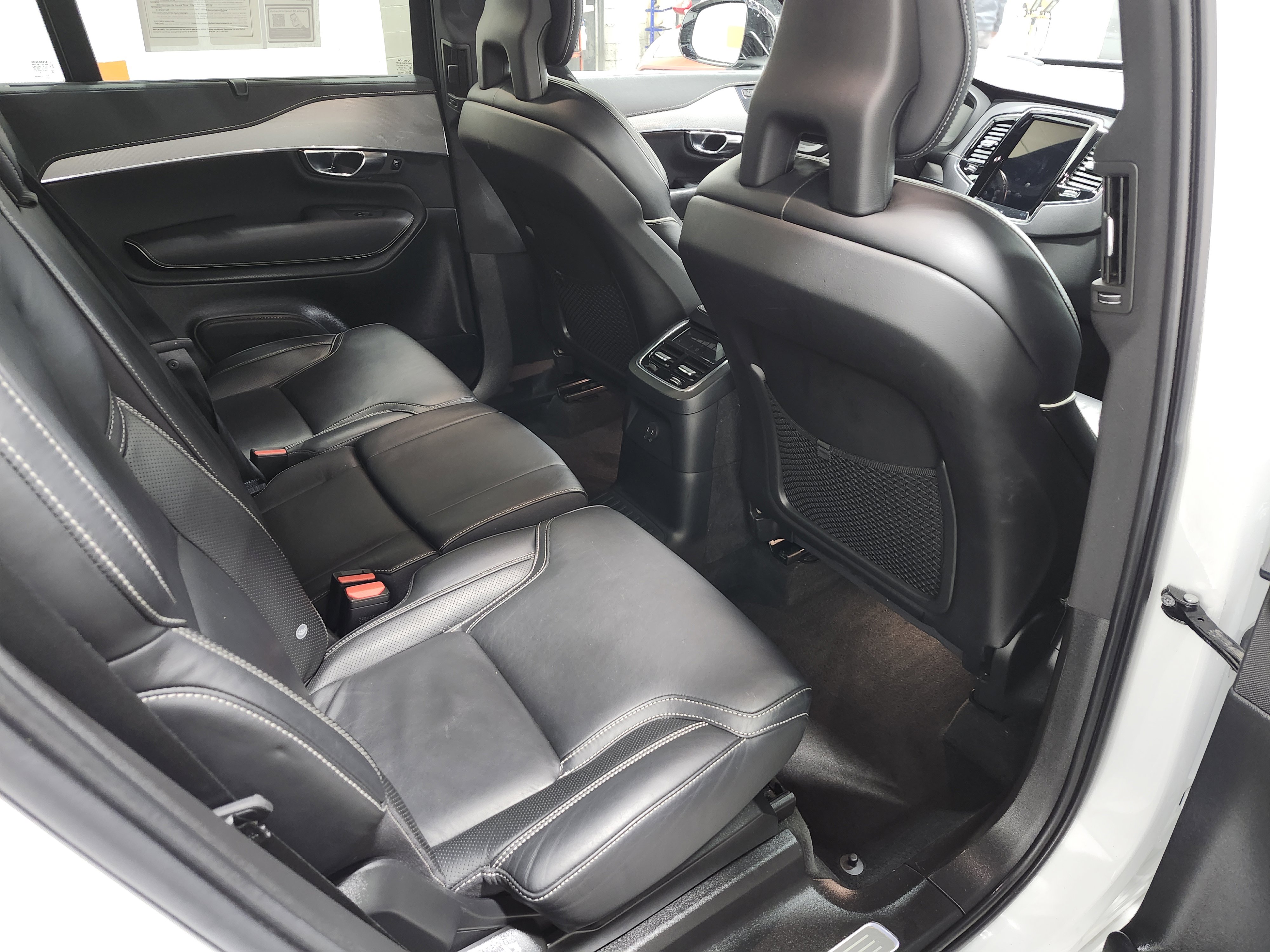 Used 2021 Volvo XC90 T8 R-Design w/ Advanced Package image 23