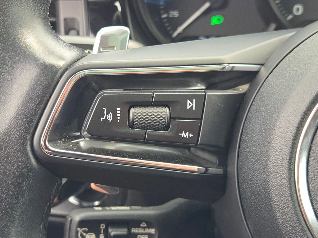 Used 2024 Porsche Macan AWD/4WD image 30