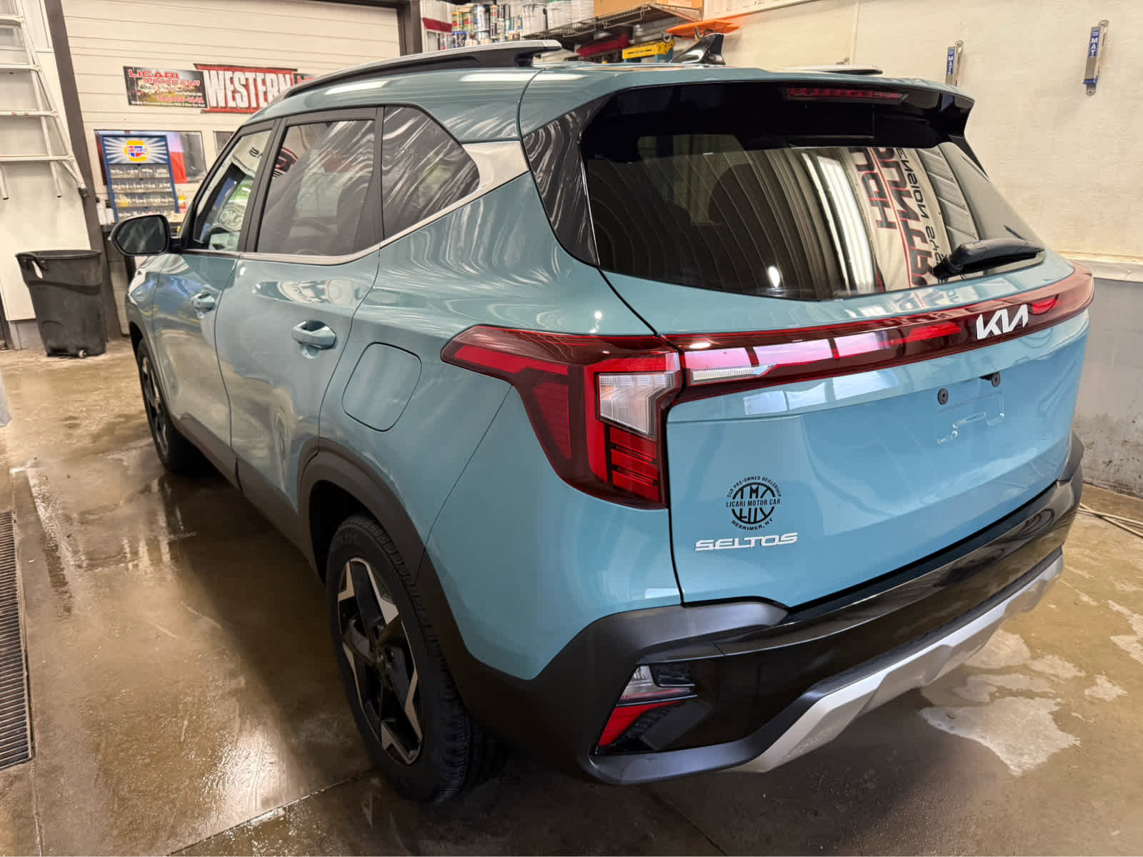 Used 2024 Kia Seltos EX image 8
