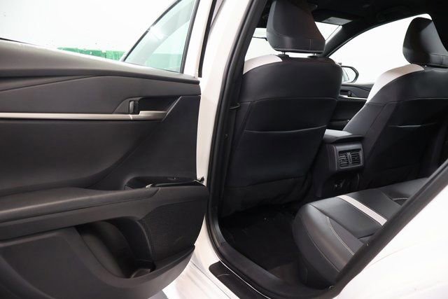 Used 2025 Toyota Camry SE image 28