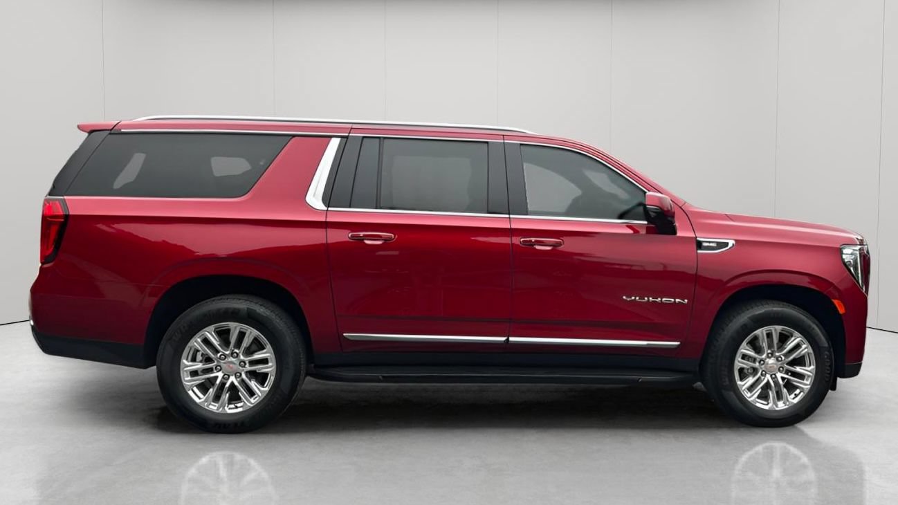 Used 2023 GMC Yukon XL SLT w/ SLT Luxury Package AWD/4WD image 3