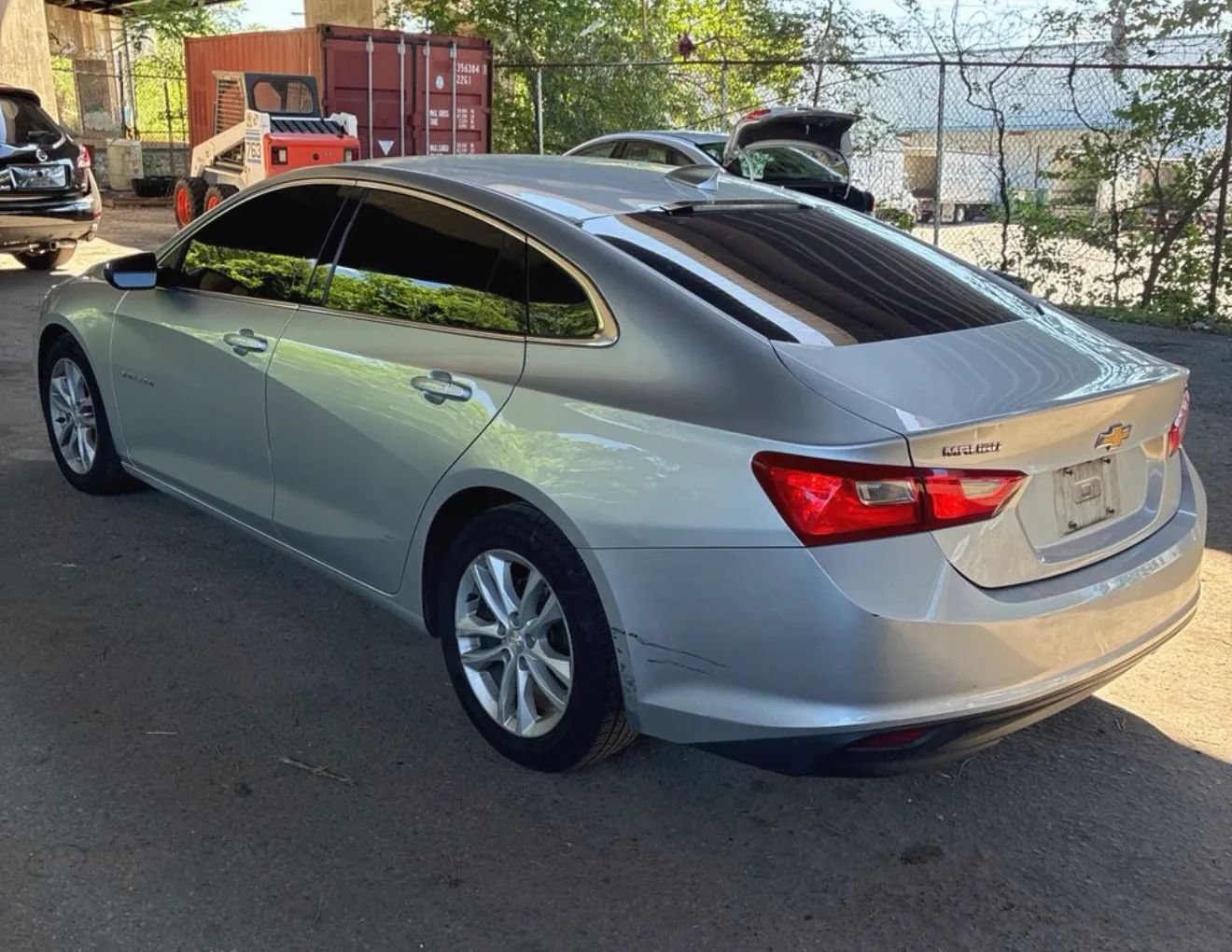 Used 2017 Chevrolet Malibu LT FWD image 2