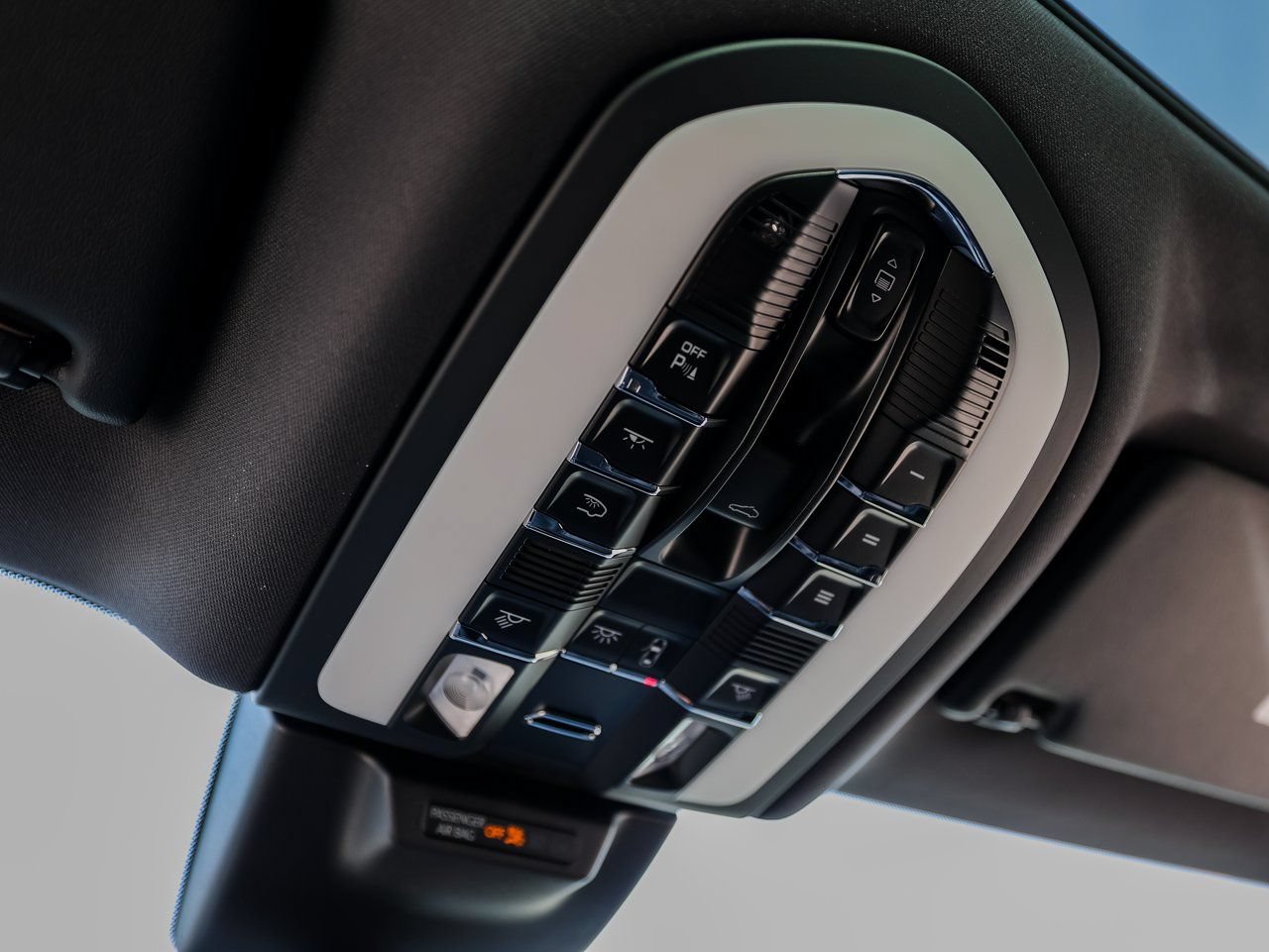Certified 2026 Porsche Macan Turbo AWD/4WD image 21