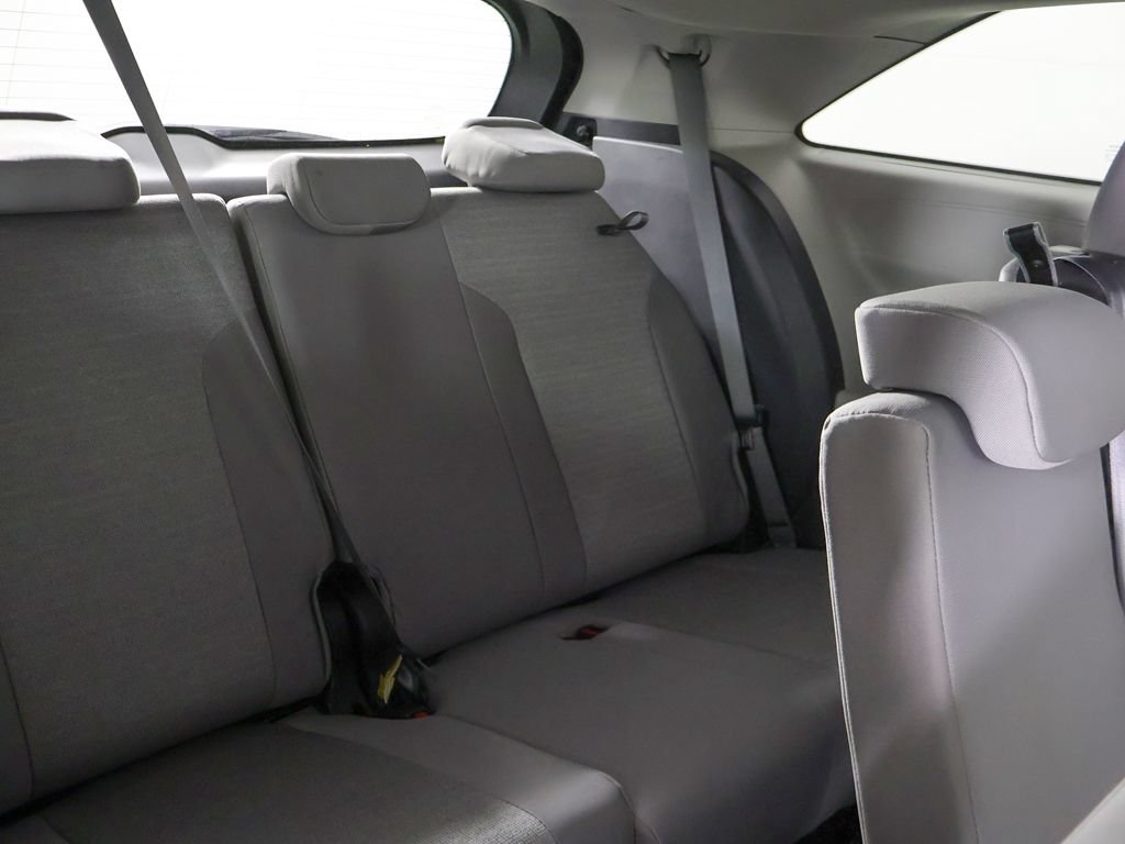 Used 2024 Toyota Sienna LE AWD/4WD image 30