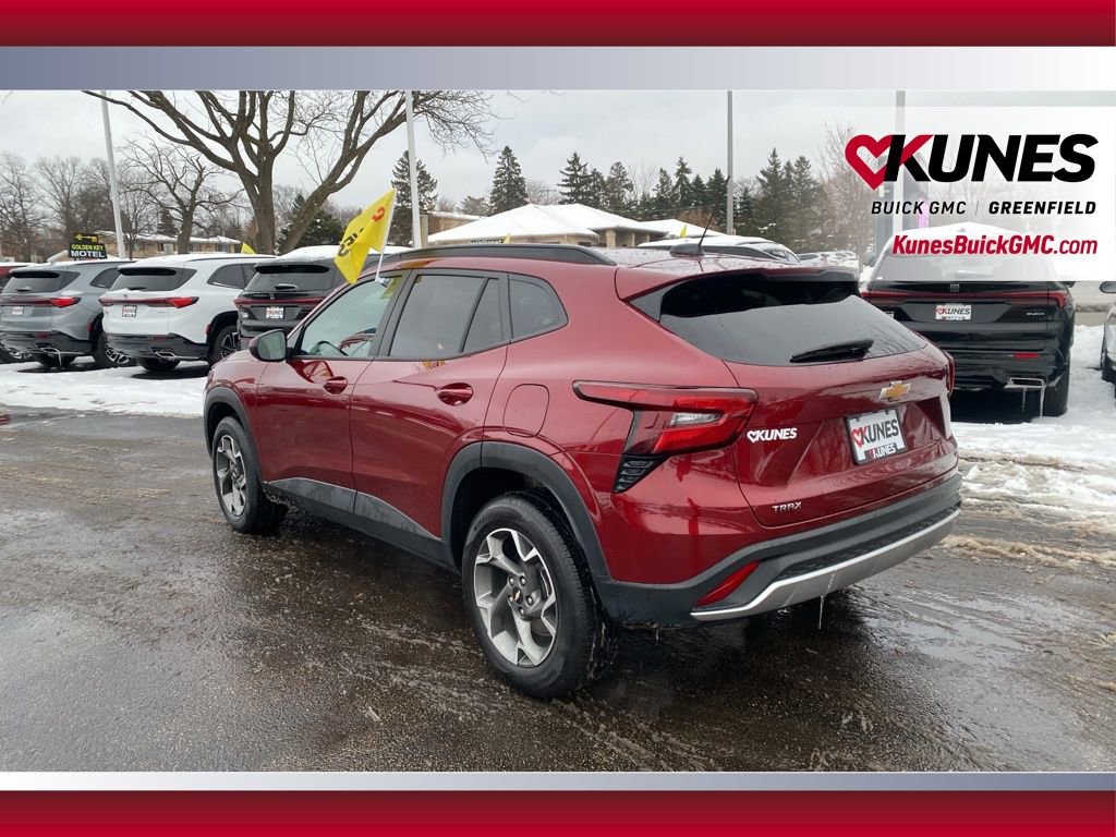 Used 2025 Chevrolet Trax LT image 8