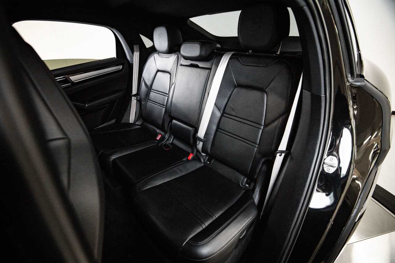 Certified 2023 Porsche Cayenne Platinum Edition AWD/4WD image 24