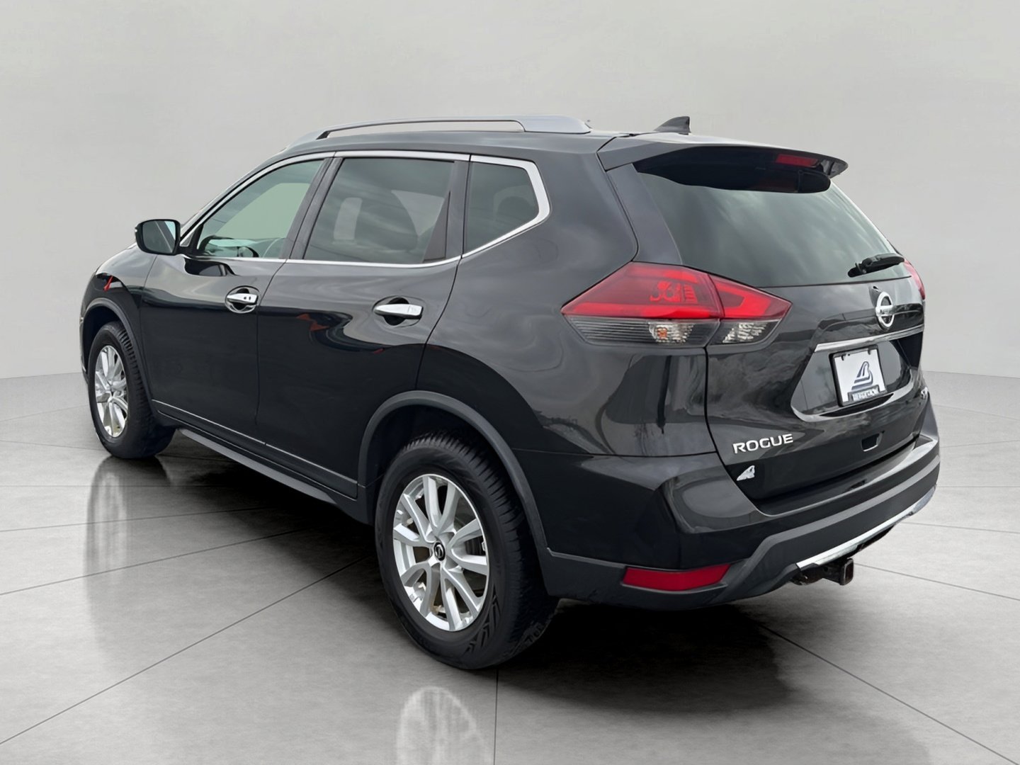 Used 2018 Nissan Rogue SV image 6