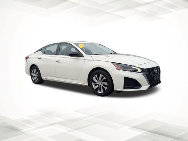 Used 2024 Nissan Altima 2.5 S image 2