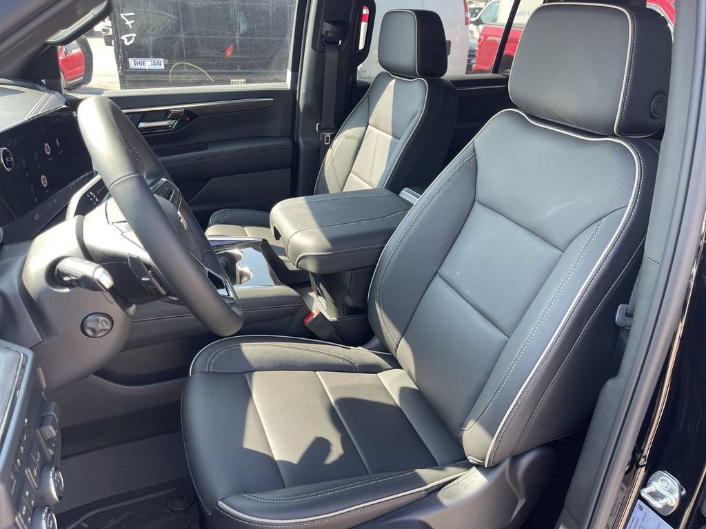 New 2026 Chevrolet Suburban Premier w/ Sun And Tow Package AWD/4WD image 11